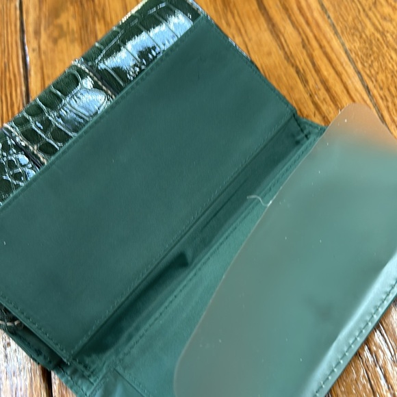 Faux leather green wallet.  Good condition. Lots of pockets and pouches. - Picture 6 of 8